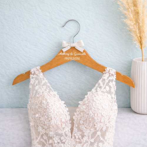 Cintre personnalisé mariage avec prénoms et date