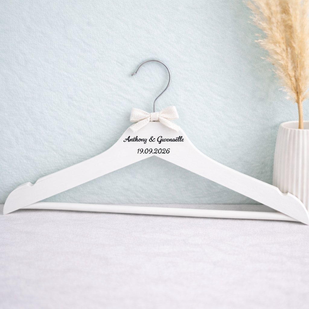 Cintre personnalisé mariage avec prénoms et date
