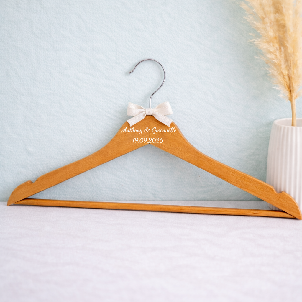 Cintre personnalisé mariage avec prénoms et date