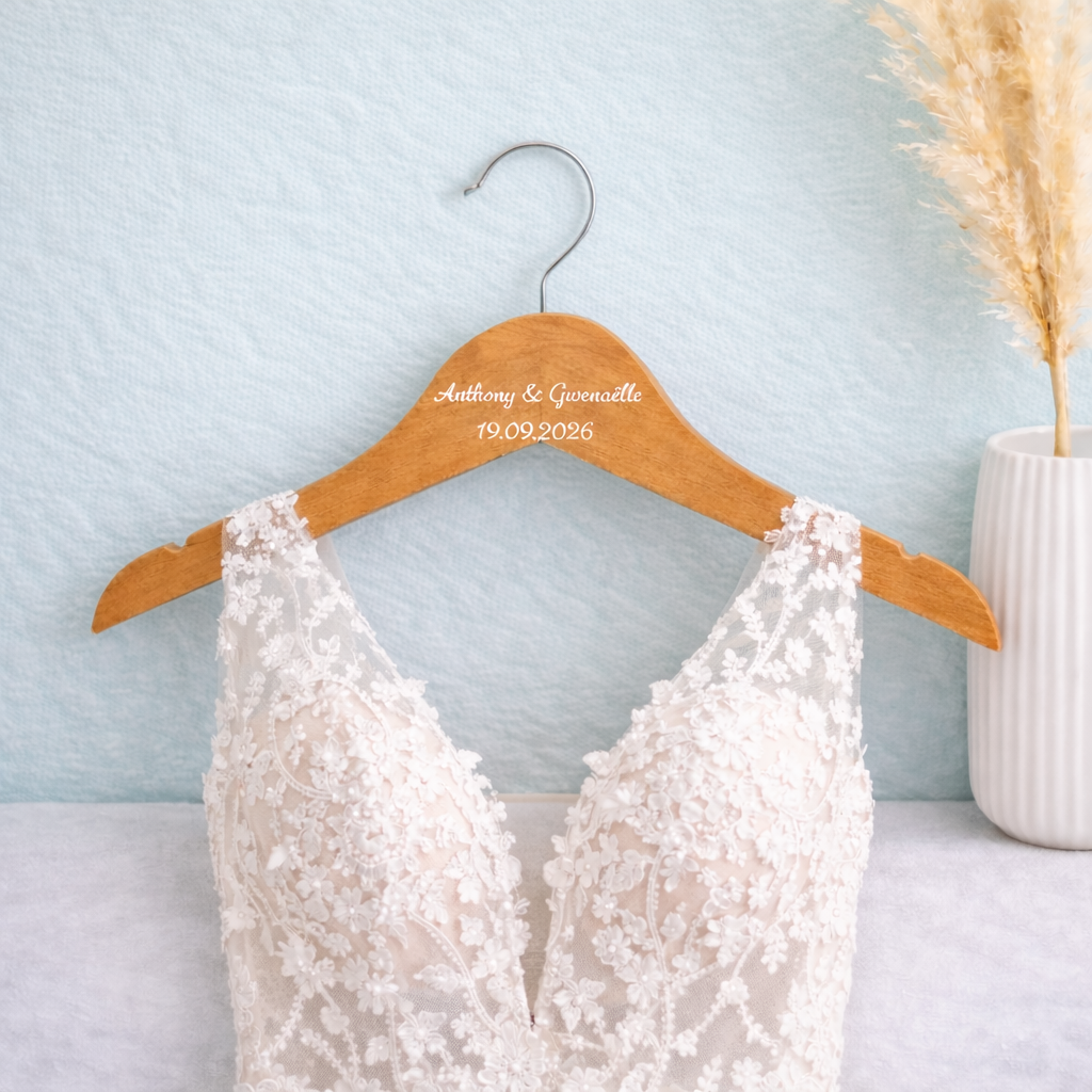 Cintre personnalisé mariage avec prénoms et date